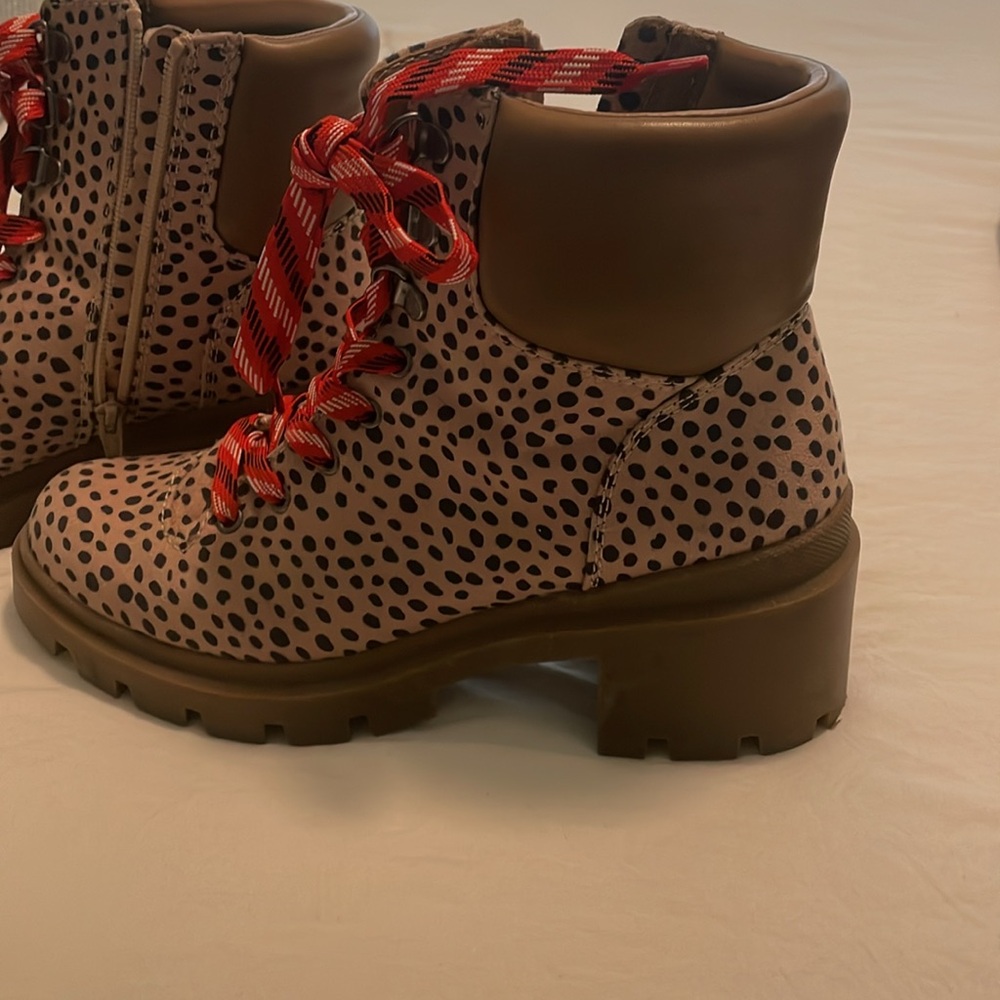 Universal Threads Cheetah Pattern Boots Size 9 - image 3